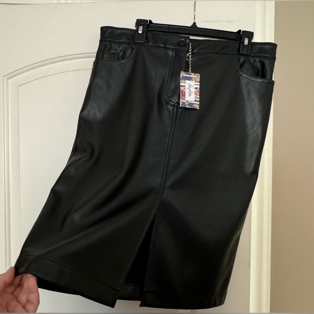 Brand new “Heyton”leather skirt for women.Size-L,color black.🖤